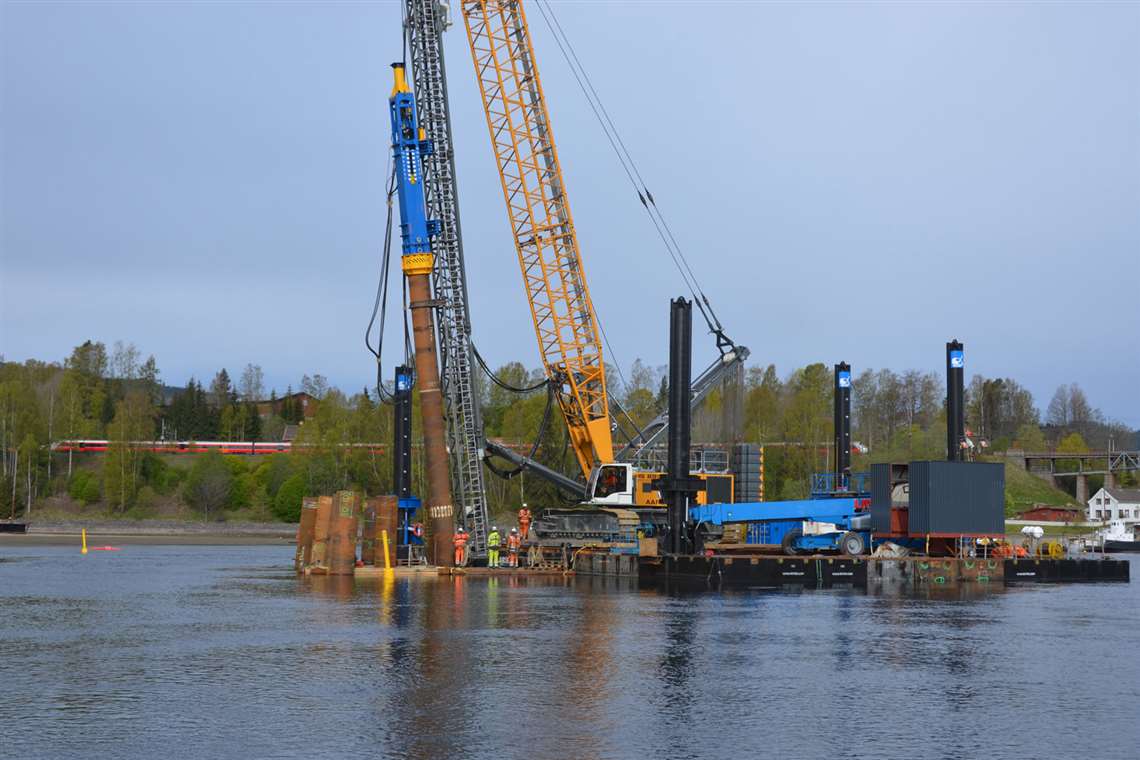Aarsleff uses a Liebherr LRH 600 rig for piling works in Norway