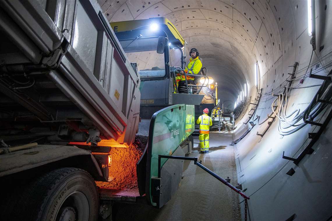 Kurt Gansloser's crew paves the Albvorland Tunnel in Germany