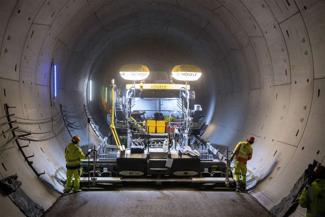 The Vogele paver at work in the Albvorland Tunnel