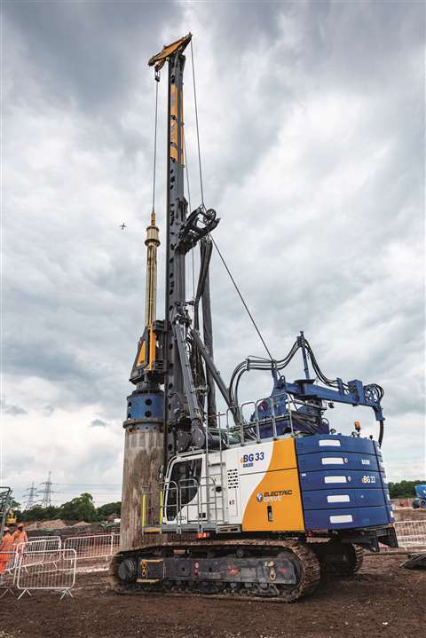 electric drilling rig in operation