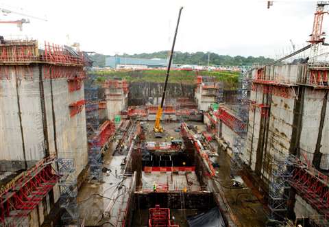 Construction work for the expansion of the Panama Canal
